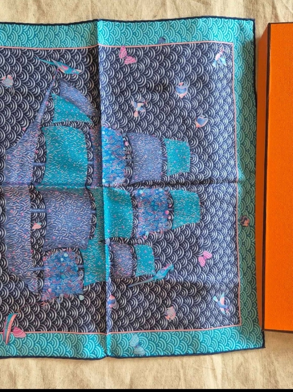 AUTHENTICATED 💙 Hermès NWOT Bateau Fleuri 100% Silk Square + Original Box - Picture 2 of 16